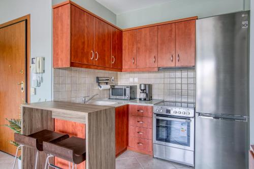 Sunny & cosy apt with balcony in Peristeri!
