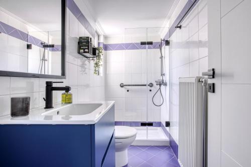 Sunny & cosy apt with balcony in Peristeri!