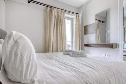 Sunny & cosy apt with balcony in Peristeri!