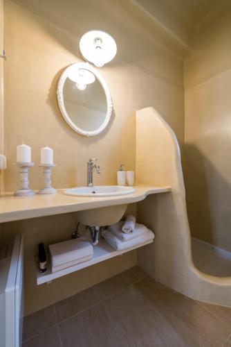 Ванная комната в Pirgos Suites