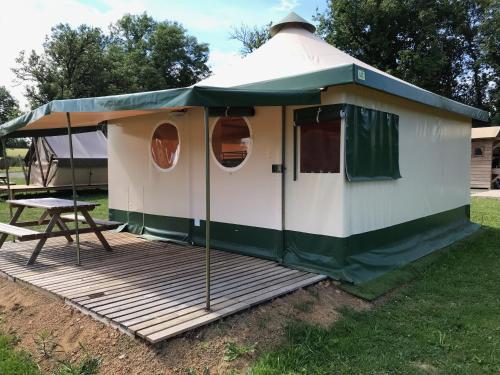 Το κτήριο όπου στεγάζεται  το bed & breakfast