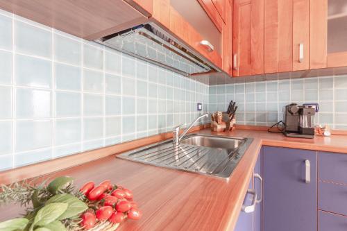 Kuchyň nebo kuchyňský kout v ubytování Relax Family House al Mare