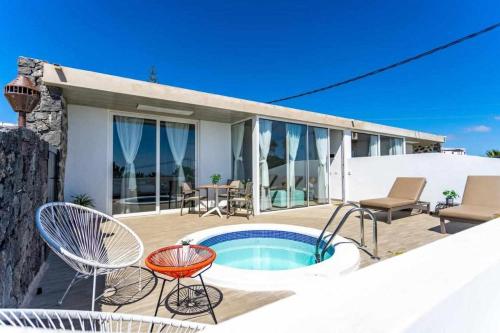 Πισίνα στο ή κοντά στο Suites Bene LANZAROTE
