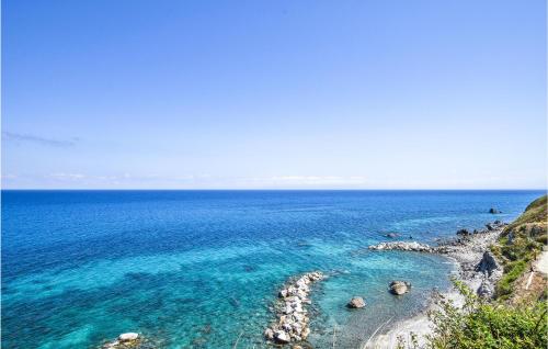 Stunning Home In Motta San Giovanni With Wifi And 4 Bedrooms