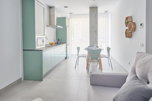 Η κουζίνα ή μικρή κουζίνα στο 9 NIDOS Céntrica Suites - Nuevo