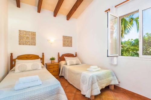 A bed or beds in a room at Villa Mikel by Villa Plus