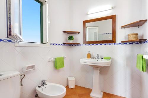 A bathroom at Villa Noa by Villa Plus