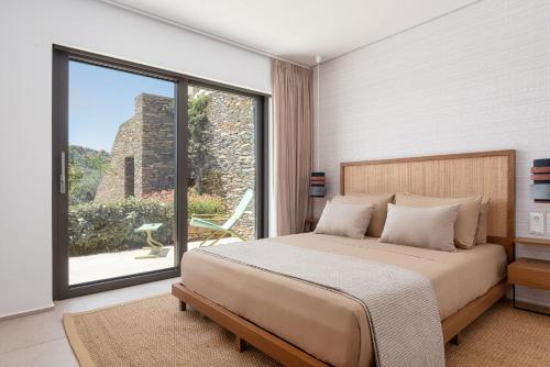 Säng eller sängar i ett rum på Pelagoon Skiathos