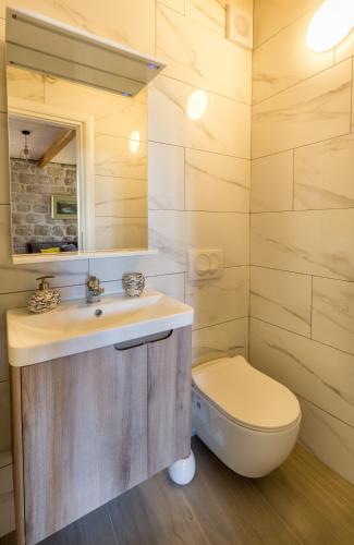 Ένα μπάνιο στο Olive Garden Apartment