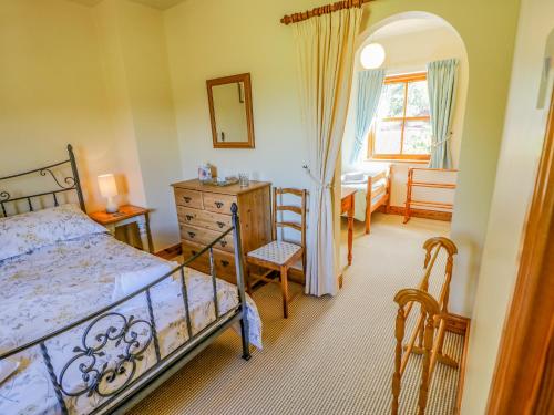 Llit o llits en una habitació de Moorgair Cottage