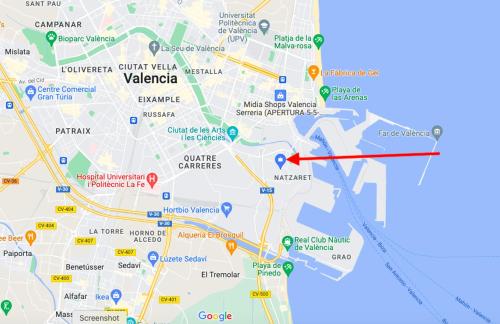 10min to the beach and 10min to the city centre