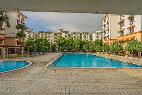 Bazén v ubytování Spacious 3-bedroom with Pool for 6 - Subang Jaya nebo v jeho okolí