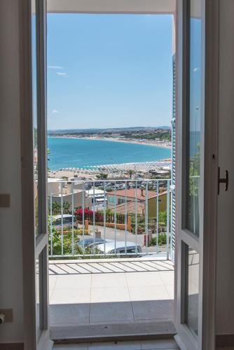 N254 - Numana, cielo-terra con meraviglioso giardino vista mare