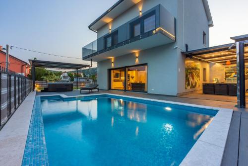 Πισίνα στο ή κοντά στο Villa Saric