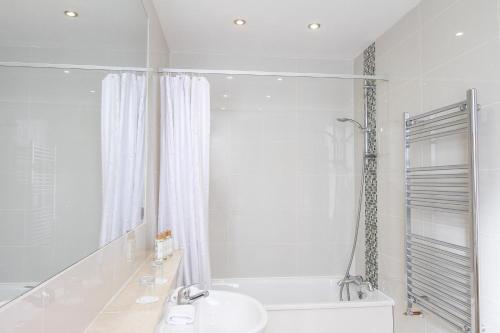 Salle de bains dans l'établissement Fistral Beach Hotel and Spa - Adults Only