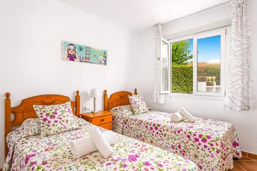 A bed or beds in a room at Villa Beltran by Villa Plus