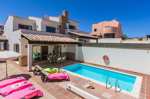 Villa Pino by Villa Plus