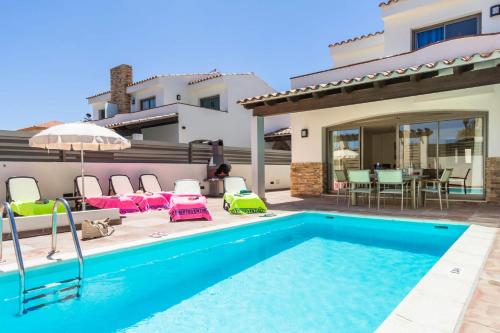 Villa Pino by Villa Plus