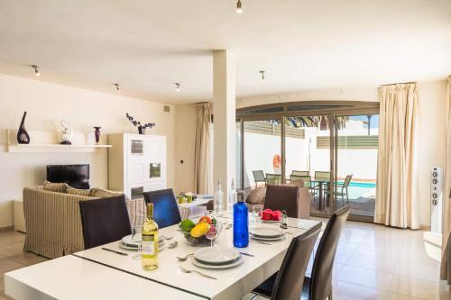 Villa Pino by Villa Plus