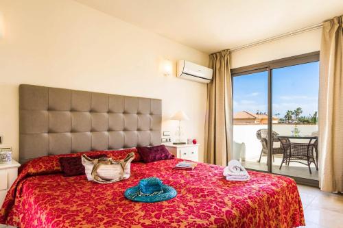 A bed or beds in a room at Villa Sirena by Villa Plus
