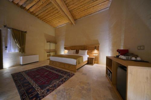 a bedroom with a bed in a room at Kappadoks Cave Hotel in Uchisar
