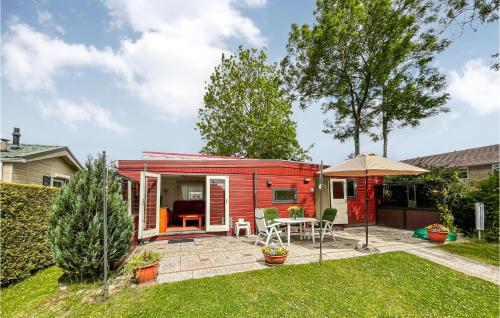 Beautiful Home In Tzummarum With 2 Bedrooms, Outdoor Swimming Pool And Wifi