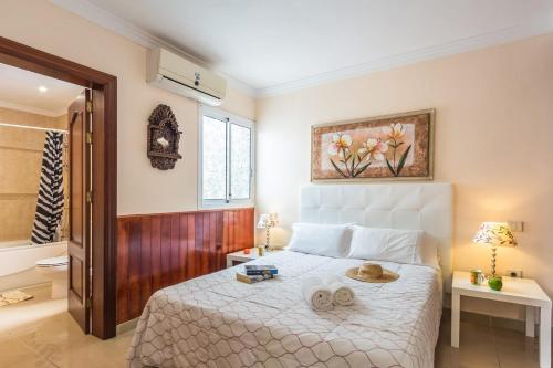 Postel nebo postele na pokoji v ubytování Villa Talkayan by Villa Plus