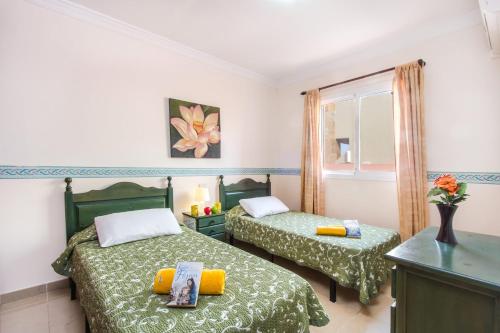 Giường trong phòng chung tại Villa Tamarindos by Villa Plus