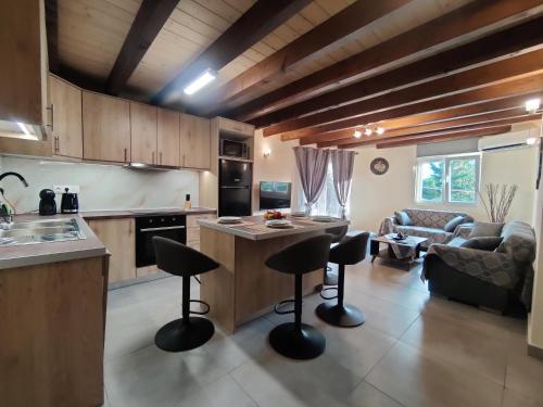 Gallery image of Nikitas Maisonette in Saoúli