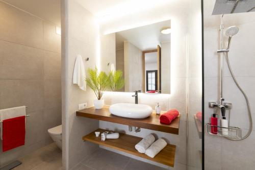 A bathroom at Villa JJ Beach by Villa Plus