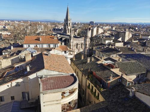 MONS 4 chambres vue panoramique sur la ville et ses environs climatisation parking intra muros
