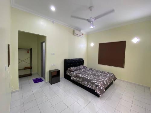 Кровать или кровати в номере Room/Homestay NazaDja