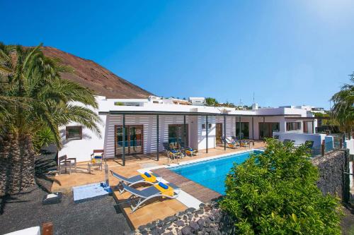 Villa Corito Cinco by Villa Plus