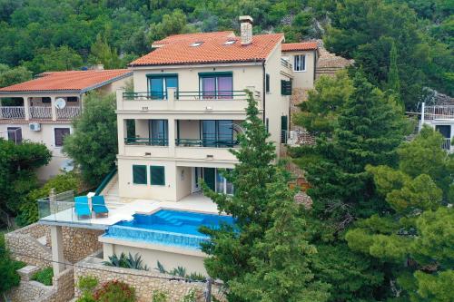 Výhled na bazén z ubytování Villa Relax , with seaview and two pools near beach nebo okolí