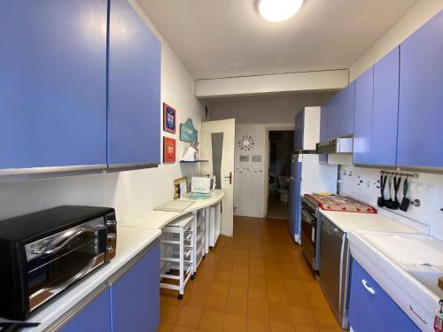 Kuchyňa alebo kuchynka v ubytovaní Appartamento incantevole immerso nel verde