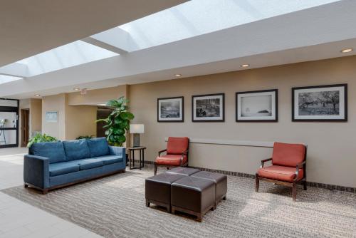 Zona de estar de Comfort Inn The Pointe