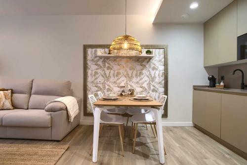 a living room with a table and a couch at Apartamento rural Las Cañas Esencia de Bardenas in Villafranca