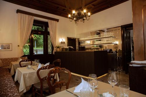 Restorāns vai citas vietas, kur ieturēt maltīti, naktsmītnē VILA HERBERSTEIN