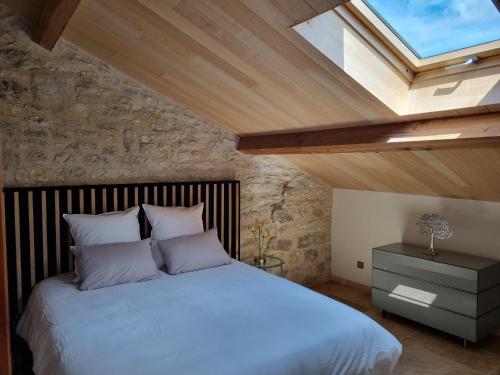 Postel nebo postele na pokoji v ubytování Les Collines du Quercy Blanc