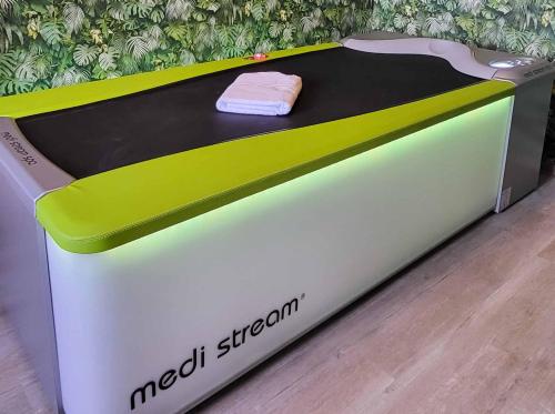 a bed with a neon green and white mattress at Ferienhof Gutmichel in Feuchtwangen