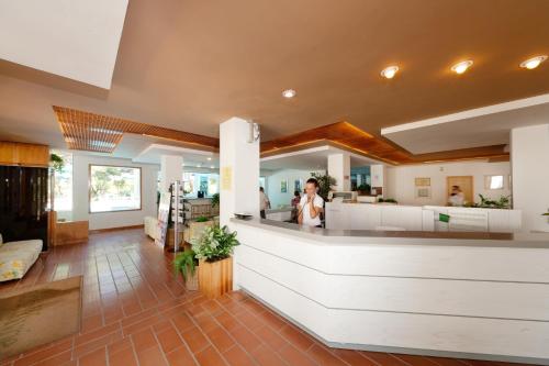 Majoituspaikan Hotel Kyrie Isole Tremiti aula tai vastaanotto