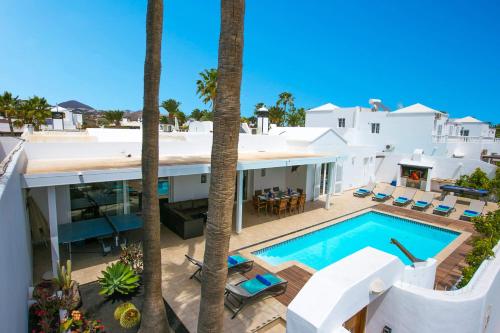 Villa Ana Maria by Villa Plus