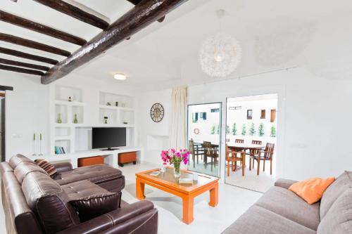 Villa Ana Maria by Villa Plus