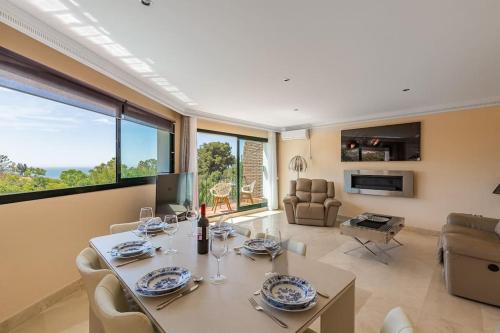 Tranquil 3 bed villa with private pool + sea view!