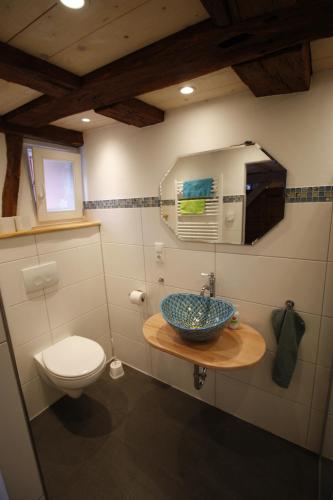 a bathroom with a sink and a toilet at Gemütliche Gästezimmer in einem neu sanierten Fachwerkhaus in Sachsenheim