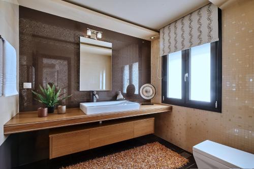 Ένα μπάνιο στο Luxury Villa Argi infinity private pool