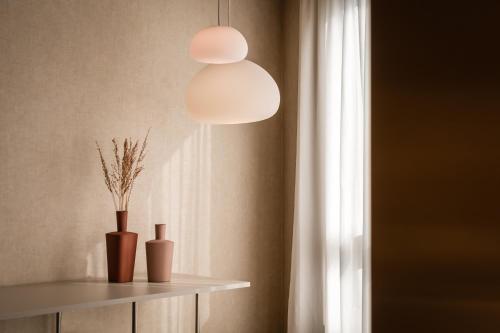 a room with a lamp and a shelf and a window at BYPILLOW The Bloom in Girona