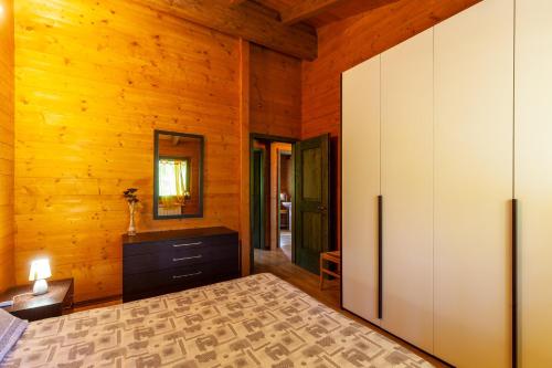 Postel nebo postele na pokoji v ubytování Villaggio Anemone - Chalet Castagno