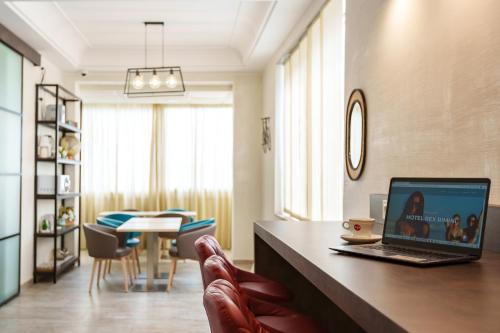 TV a/nebo společenská místnost v ubytování Hotel Rex Rimini