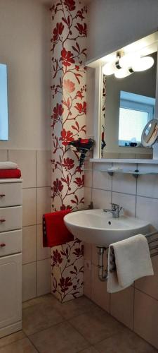 Bilik mandi di Ferienwohnung Wikingerland